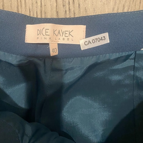 Beautiful lined thick fabric looks like a mini skirt it’s a short! - Picture 2 of 2